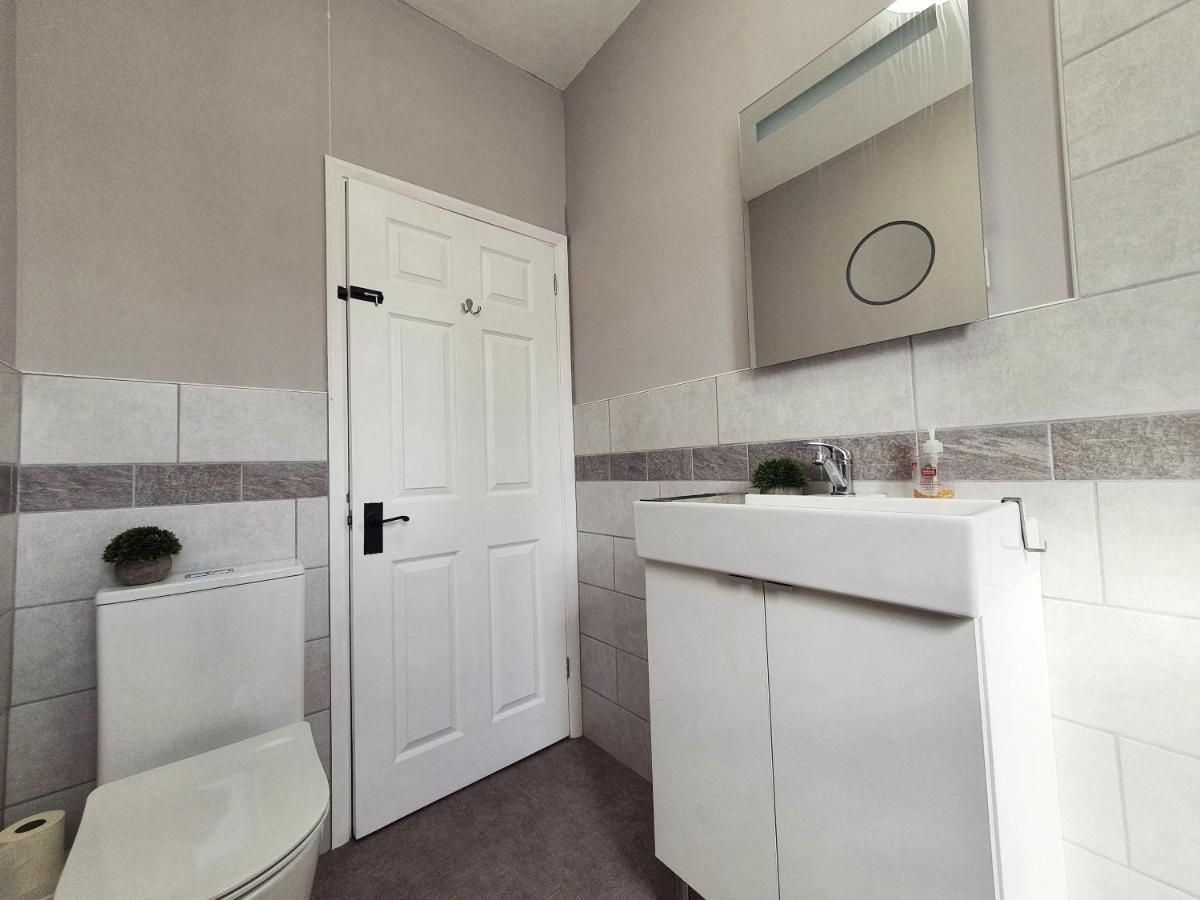 Brodie'S Hideaway Stylish Seaside Town Apartment Амбъл Екстериор снимка